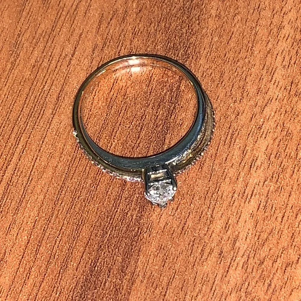 18k Gold Diamond Heart Ring